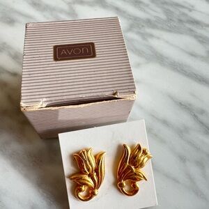 Vintage Avon Spring Tulip Pierced Earrings - Gold Tone